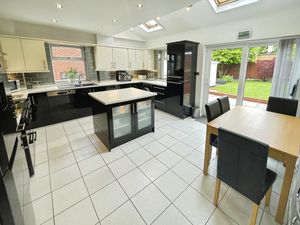 Kitchen Diner- click for photo gallery